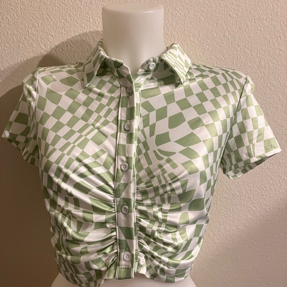 Princess Polly button up crop! - Picture 2 of 5